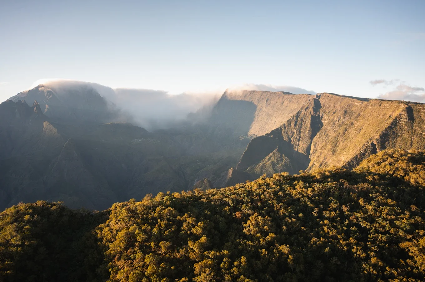 Du Piton de la Fournaise aux Trois Cirques : une aventure aérienne inoubliable
